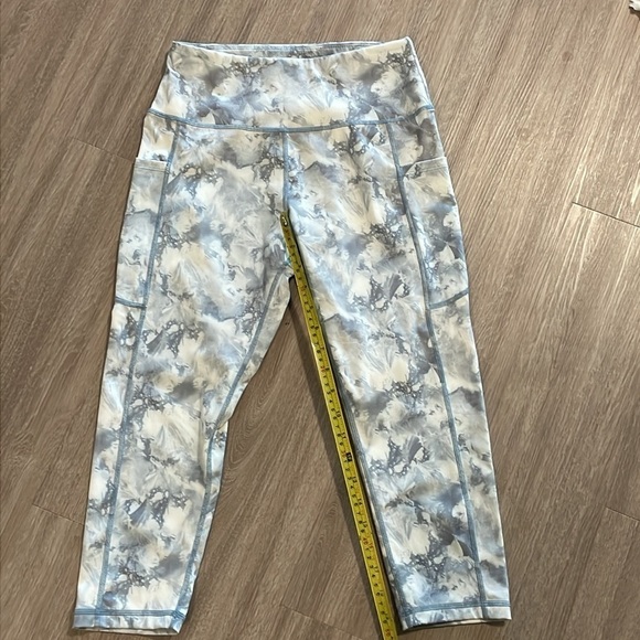 UURUN Women’s Leggings Small Grey & White Tie Dye Cropped Workout Athleisure - Picture 12 of 14